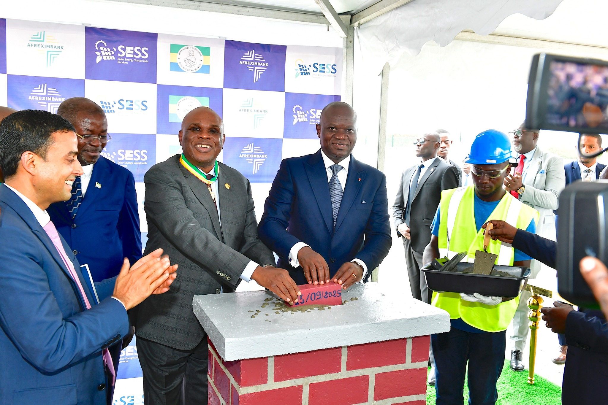 Le Président Oligui Nguema pose la première pierre de la centrale thermique à gaz d'Owendo