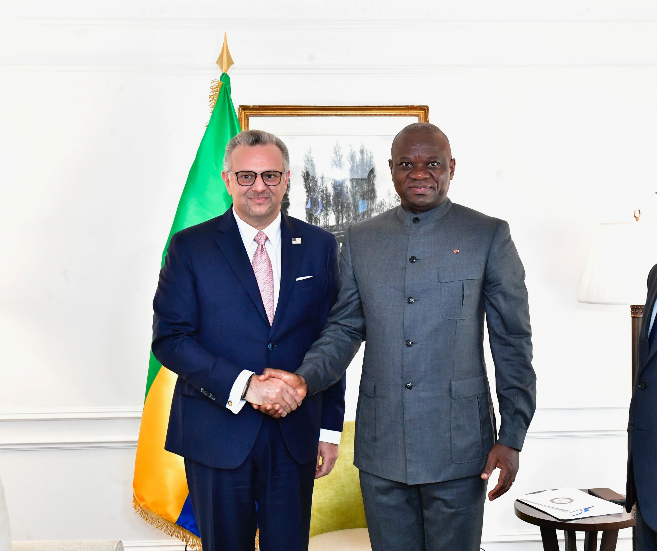 Le Président Oligui s'entretient avec le Conseiller Principal de Donald Trump