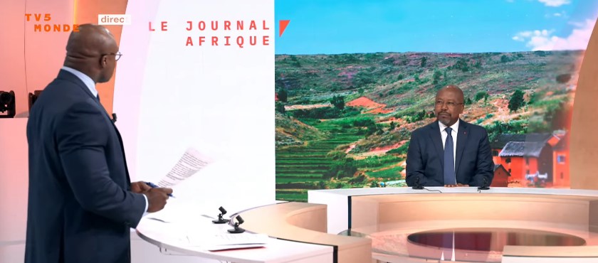 Sur TV5 Monde : Bilie By Nze fustige la « déconnexion » du pouvoir  sur la Dette, la Diplomatie et la Gouvernance.